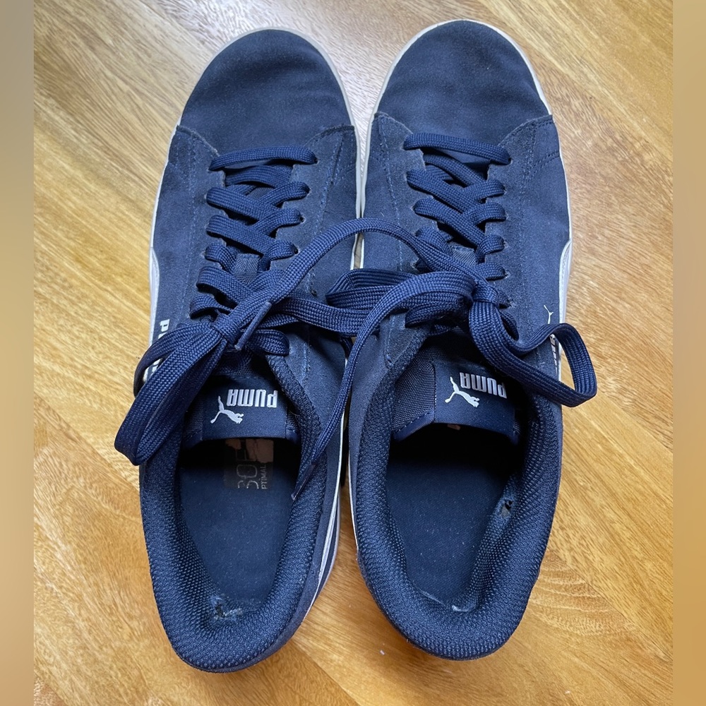 Men’s navy blue/white Puma Suede Classic shoes